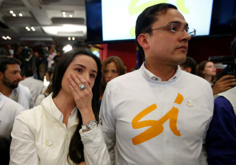 Colombia’s Santos, FARC Scramble to Revive Peace After Shock Vote