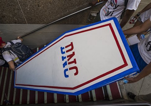 DNC Workers Sue Party for Receiving Sub-Minimum Wages, No Overtime