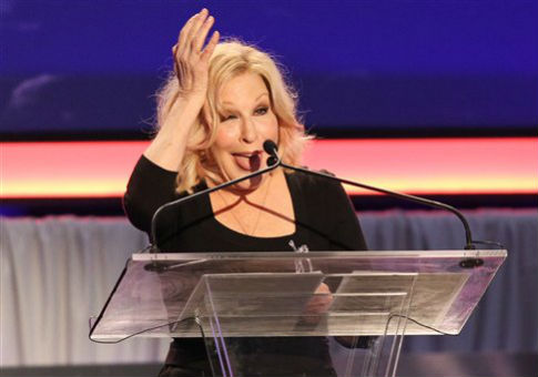 Bette Midler Fails Attempting to Fact Check Trump on Chicago Shootings