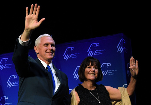Notre Dame Students Walk Out During Pence Commencement Address