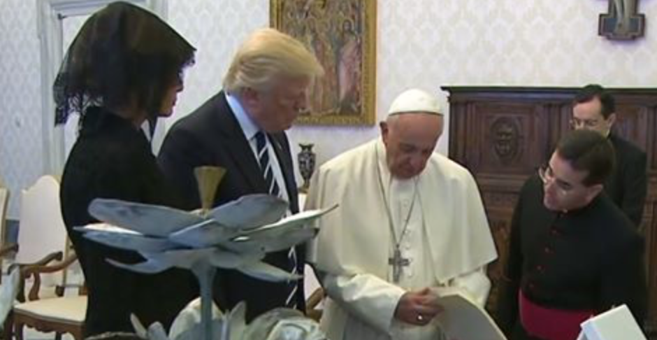 Here's the Political 'Gift' the Pope Just Handed to Donald Trump