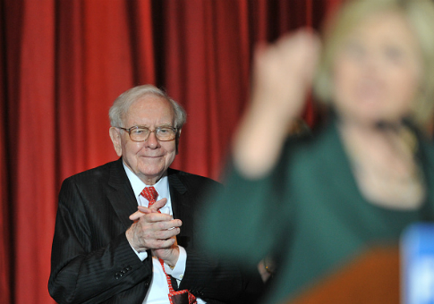 Dem Billionaire Warren Buffett Urged to Disclose Company's Political Spending