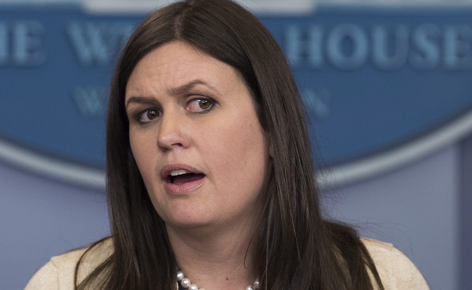 Reporter Asks Sanders About "Secret" Putin Meeting & She Scorches Media's "Absurd" Double Standard