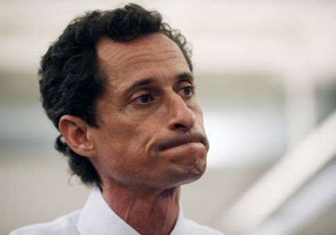 Weiner Requests to Reschedule Sentencing for Sexting Underage Teen