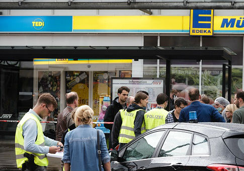 Hamburg Knife Attacker Kills One, Witnesses Say He Yelled 'Allahu Akbar'