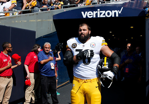 Steelers' Alejandro Villanueva Has Best-Selling Gear in NFL After Standing for National Anthem