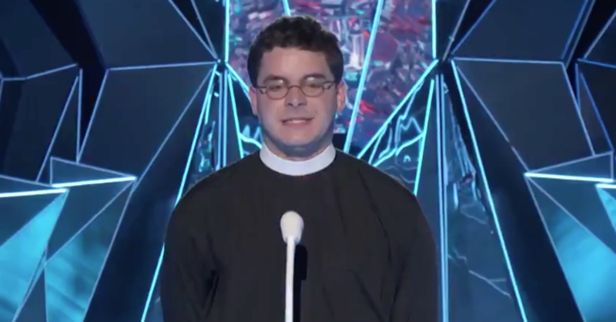 Crowd Cheers When Robert E. Lee's Descendant Slams His Ancestor. His Church Has Different Response