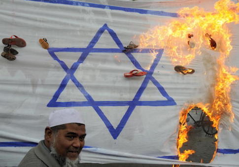 Berkeley Professor Apologizes for Sharing Pictures Depicting Orthodox Jews as Murderous