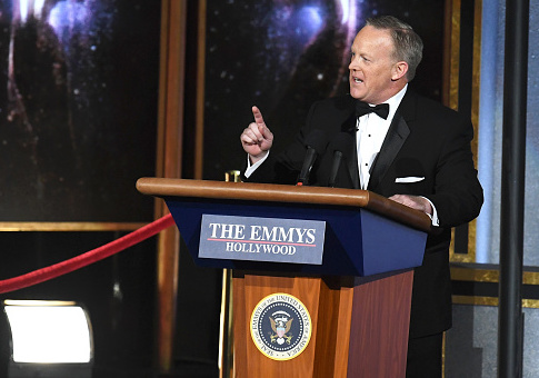 Spicer Wears Disguise to Fly to Emmys for Surprise Appearance