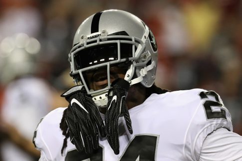Marshawn Lynch Sports 'Everybody Vs Trump' T-Shirt Before Game Against Broncos