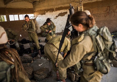 Jerry Seinfeld Criticized for Visiting Israeli Camp Run by IDF Soldiers