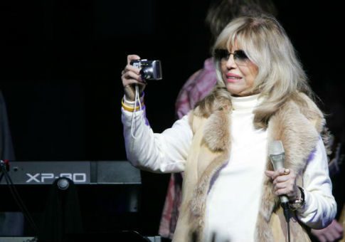 Nancy Sinatra Calls for NRA Members to Be Killed by Firing Squad