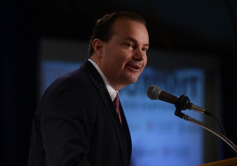 With Social Capital Project, Sen. Lee Hopes to Measure America’s Coming Apart