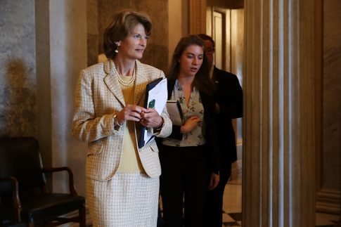 Murkowski Says She Supports Repealing Obamacare Individual Mandate