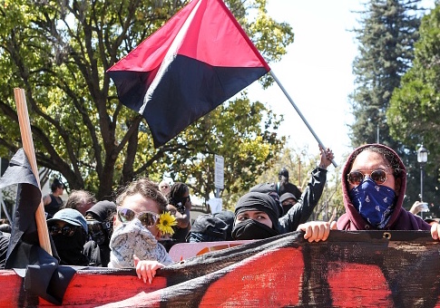 LA to Ban Nunchucks, Swords at Protests