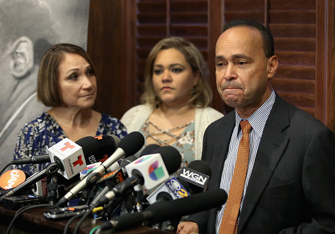 Gutierrez Extends 'Sincere Apologies' to John Kelly for Calling Him 'A Disgrace to the Uniform'