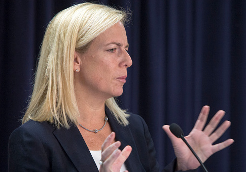 Protesters Heckle Kirstjen Nielsen at Restaurant, Shout 'Shame'