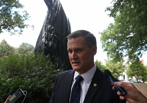Judge Orders City of Charlottesville to Remove Tarps From Confederate Statues