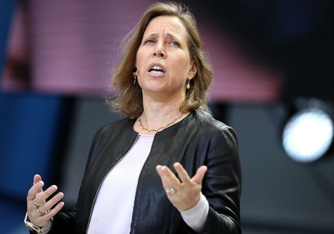 Facebook Hears Chorus of Criticism at Media Conference: 'Get Back to Baby Pictures'