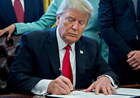 Trump Signs EO to Emphasize Work Requirements for Welfare