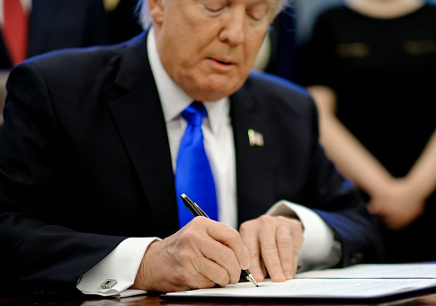 Trump Signs Order Halting Family-Separation at the Border