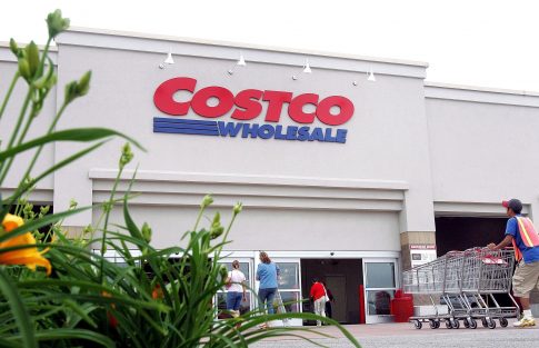 Costco Raises Its Starting Minimum Wage to $14 an Hour, Credits Tax Cuts