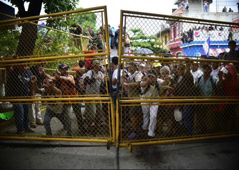 Thousands of Migrants Charge Guatemala-Mexico Border En Route to U.S.