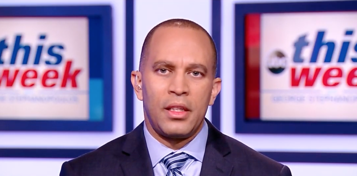 Top Dem Jeffries Defends Sanctuary City Policy in Wake of Officer Death