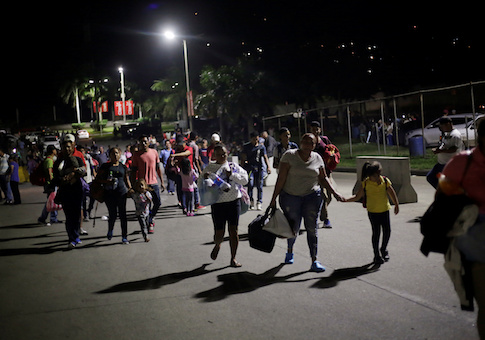 Hundreds of Hondurans Set Off Toward United States in New Caravan