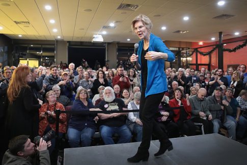 Warren Avoids Mention of Trump While Campaigning in Iowa