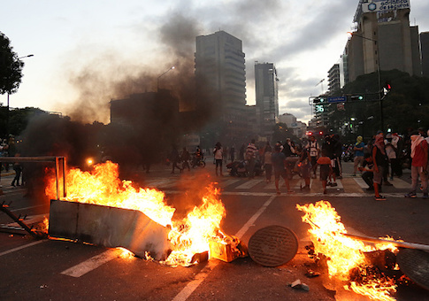 Top Lawmakers Urge Pompeo to Ensure Safety of Diplomats in Venezuela