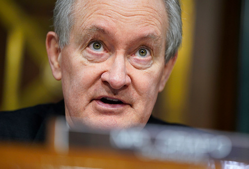 Senate Banking Chair Warns Banks Against Targeting Gun Industry