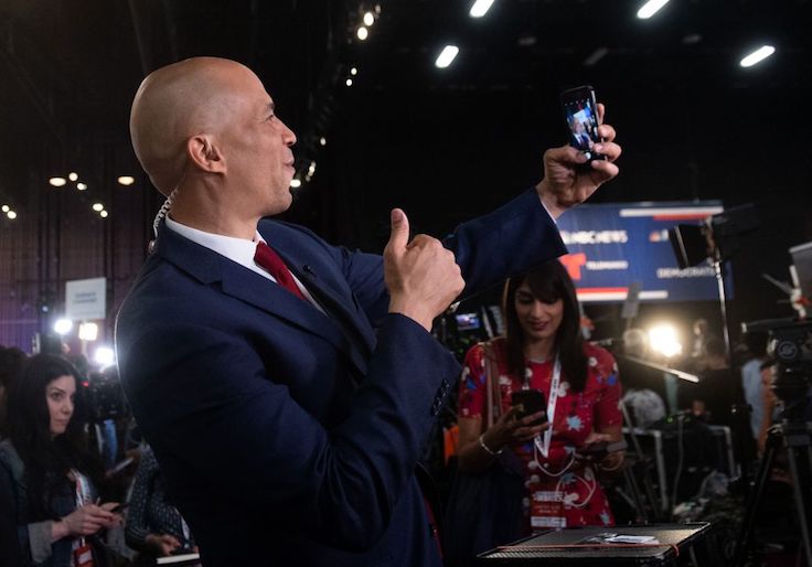 Booker Pounces on Warren’s Selfie Momentum