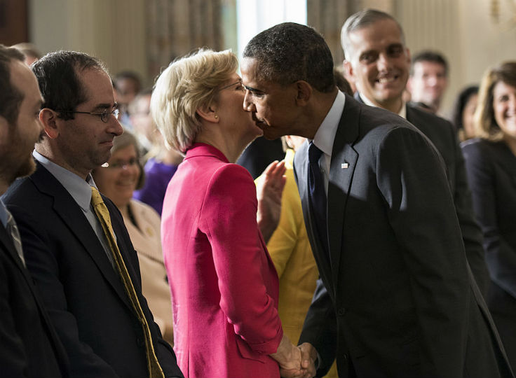 Hundreds of Obama Alumni Stab Joe Biden in the Back, Endorse Warren