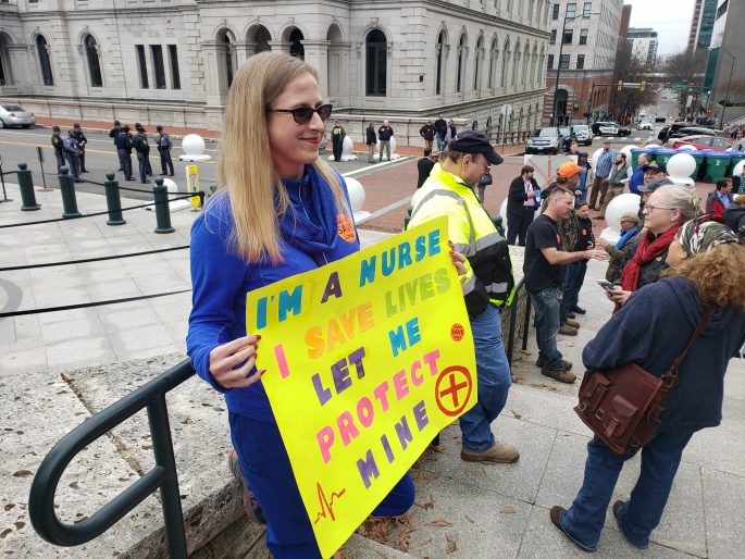 NRA Supporters Flood Virginia Capitol, Push Dems to Change Gun-Control Bills
