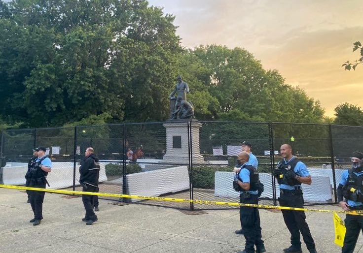 DC, Park Police Protect Lincoln Statue From Protesters