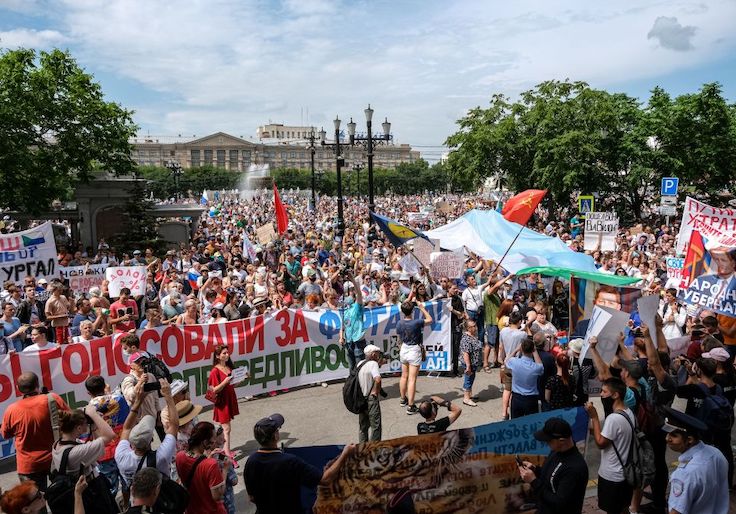 Tens of Thousands Protest Putin in Eastern Russia