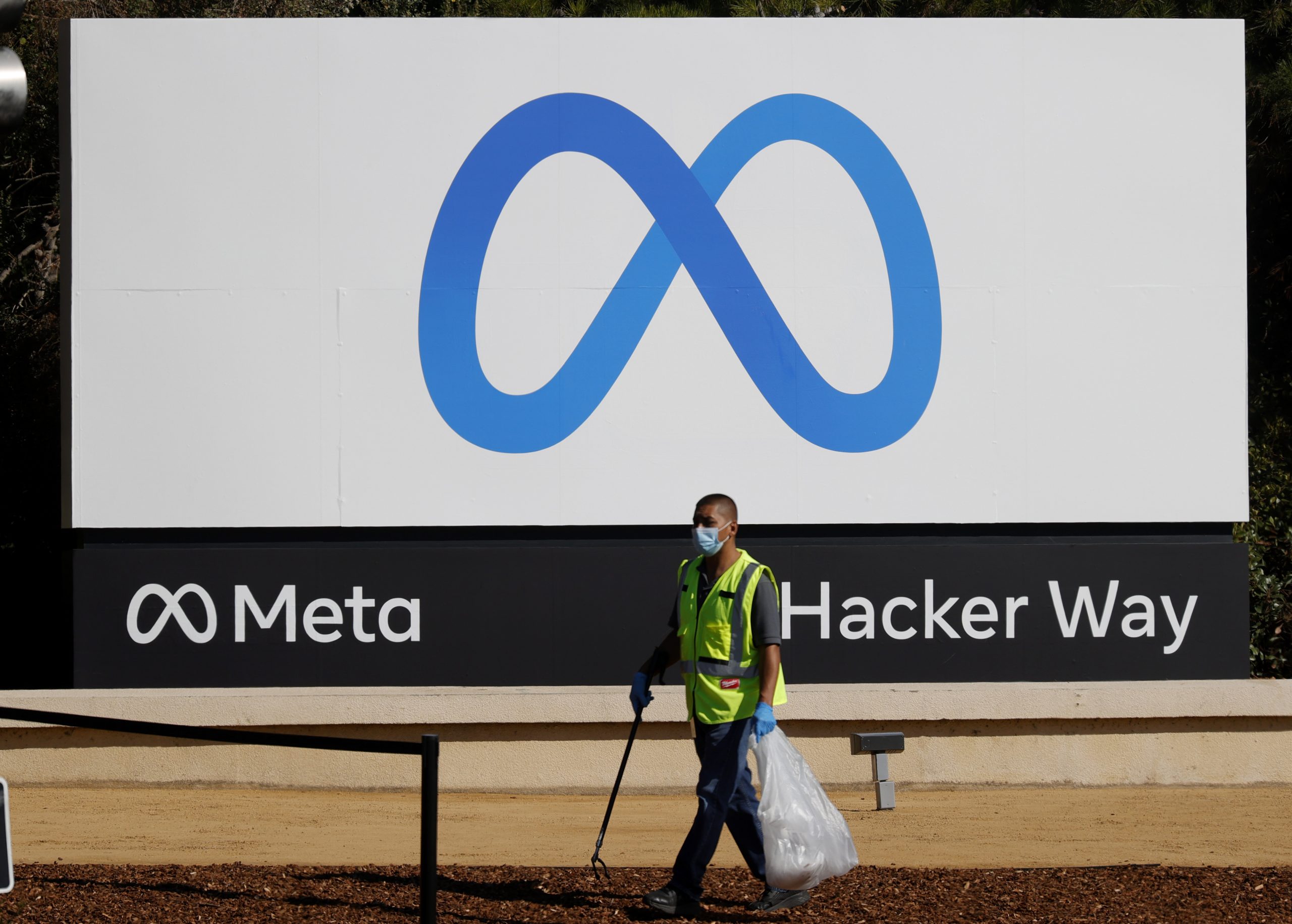Report: Facebook Preparing Large-Scale Layoffs