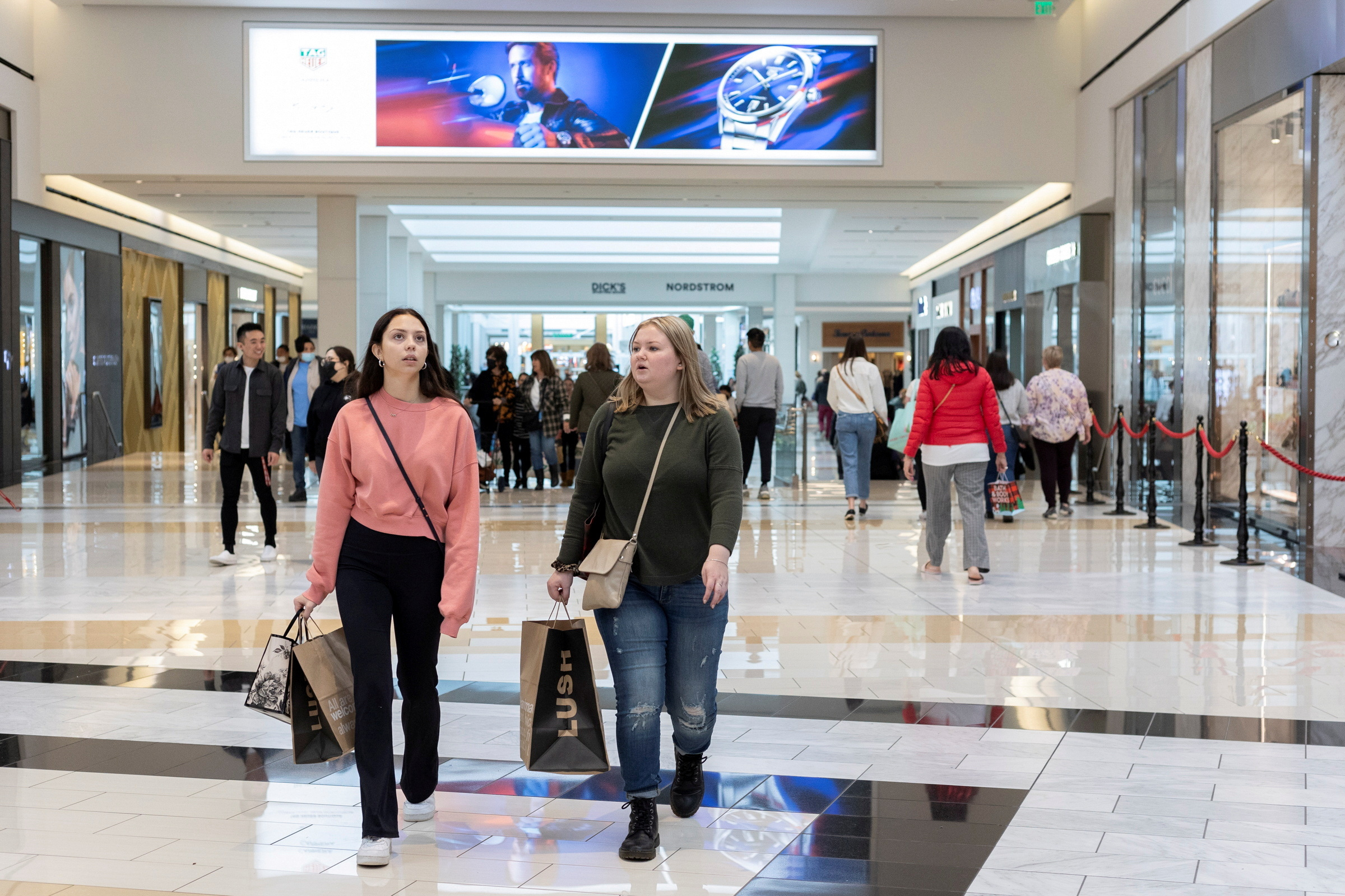 US Consumer Confidence Plummets Over Inflation Worries