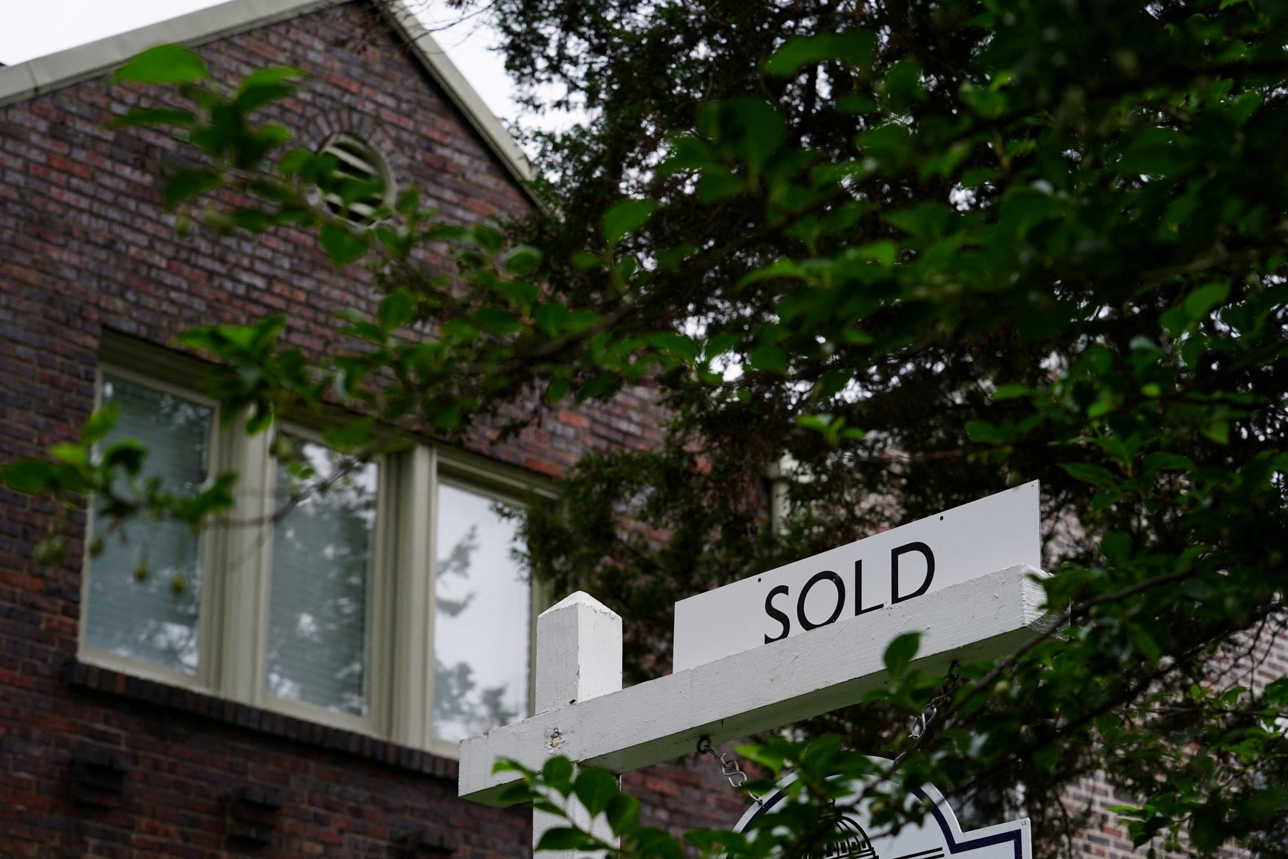 Home Sales Tumble for Record Ninth Straight Month