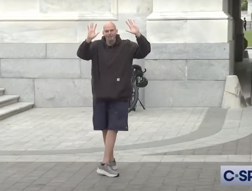 WATCH: John Fetterman Makes Two-Sentence Announcement as He Returns to Senate