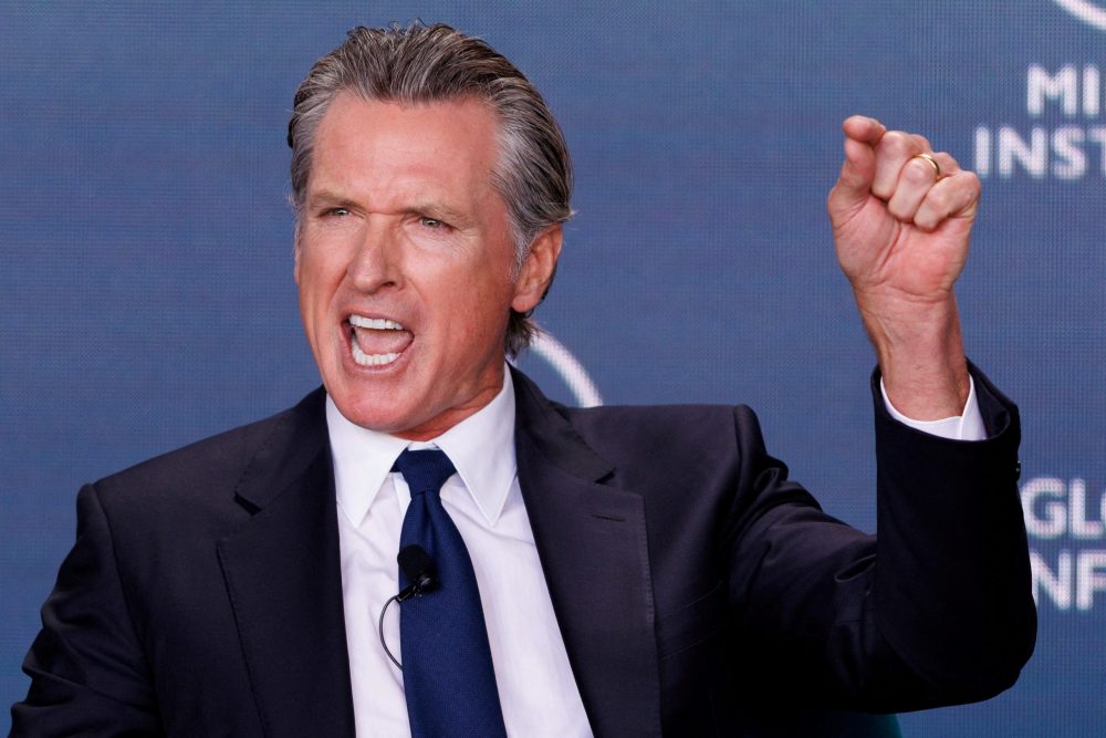 Newsom Signs Law Giving California Fast Food Workers $20 Minimum Wage