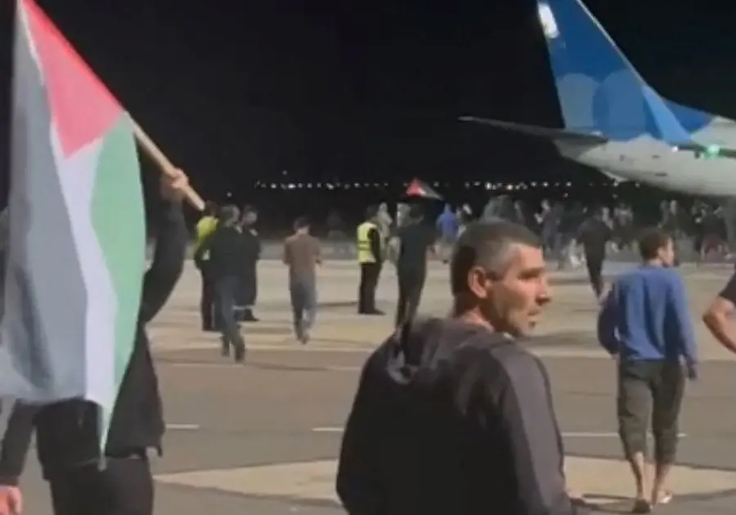 Anti-Israel Mob Hunts Jews in Russia. US Media Go With These Headlines