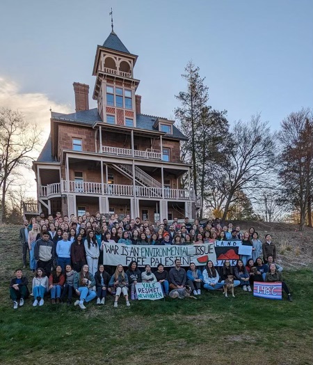 Yale Administrators Stand By as Students Unveil 'Free Palestine' Banner During Official Class Photograph