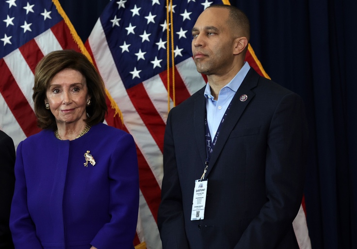 'Dumbest S—t Ever': Ex-Pelosi Adviser Blasts Hakeem Jeffries for Fumbling Anti-Trump Messaging