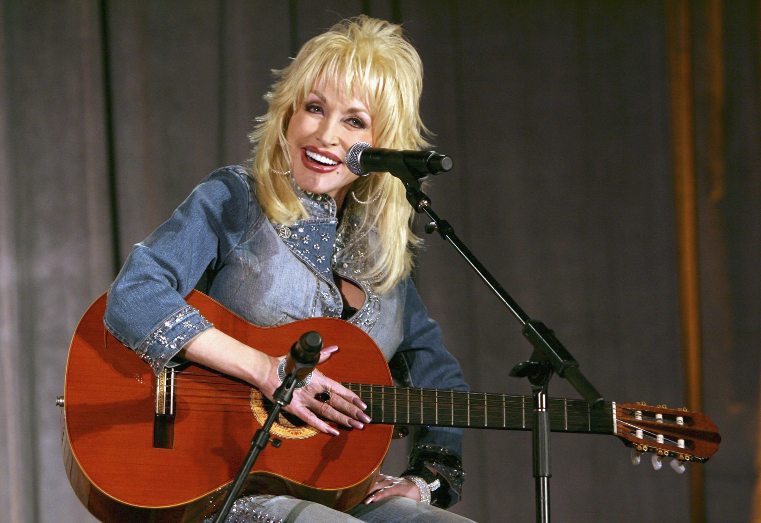 Dolly Partons Tourismus‑ und Leseprojekte prägen die politische Debatte in Tennessee und darüber hinaus